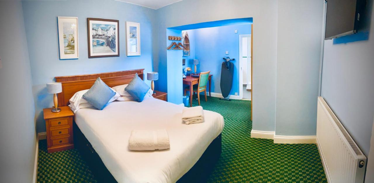 Fleur De Lis Hotel Sandwich Exterior photo
